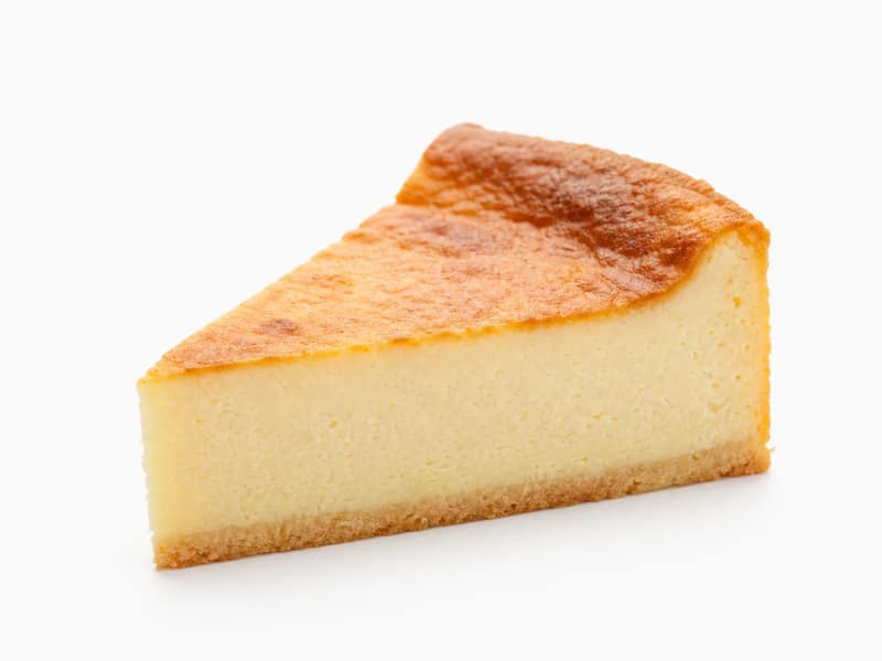 Sernik (kawałek) – białko 6g, kalorie 320 kcal, węglowodany i tłuszcz na 100g | zdrowe odżywianie